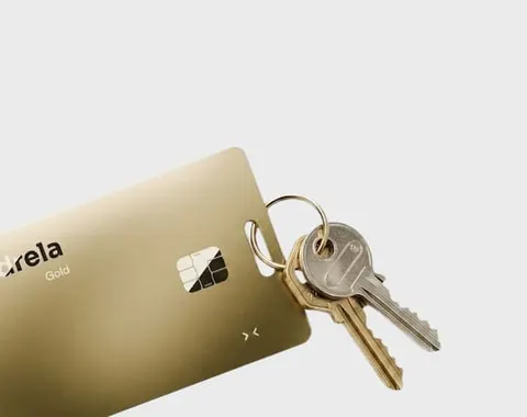 Goldene Ondrela-Karte an einem Schlüsselbund